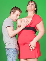 Cute fattie does cameraman